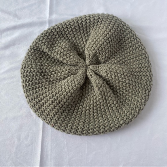 Beret type Hat - Picture 2 of 4